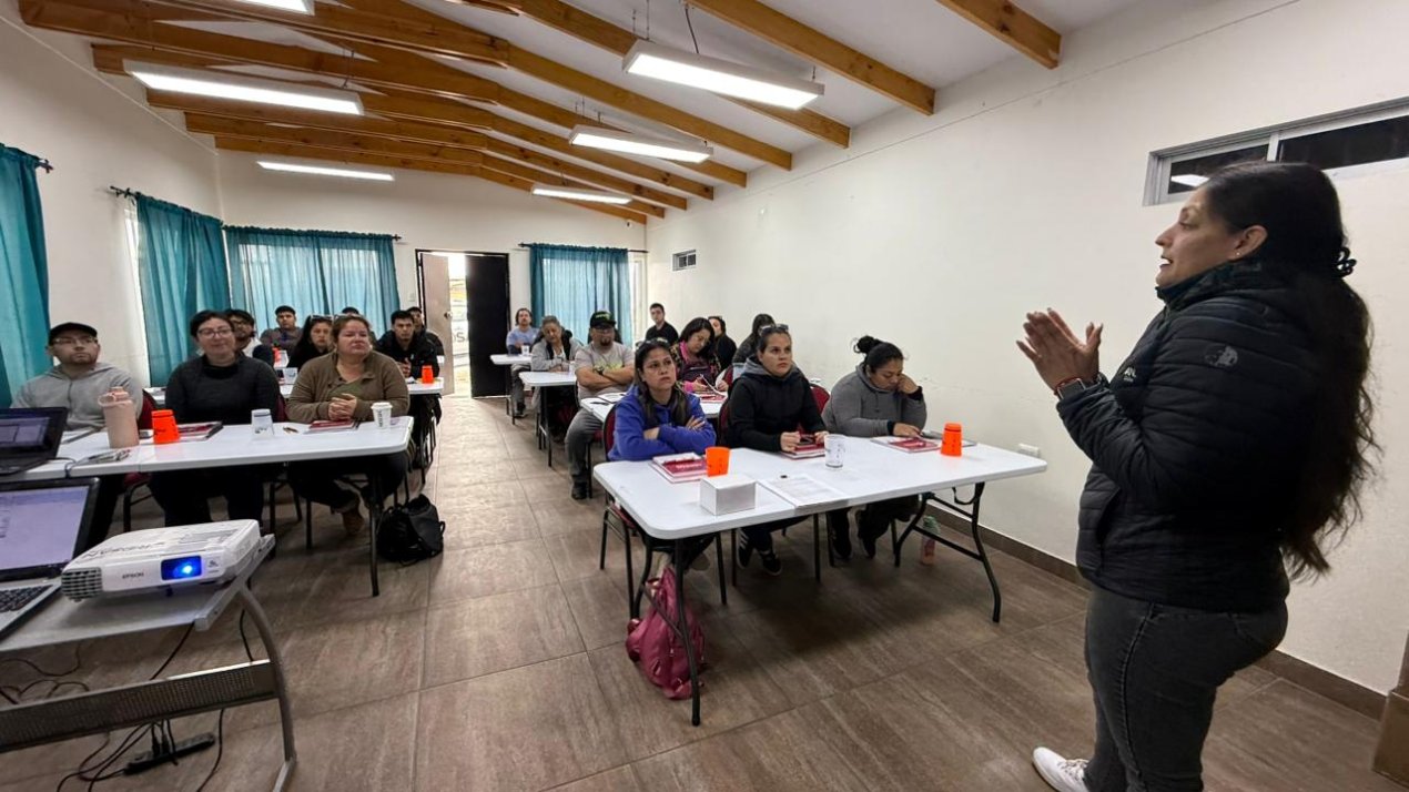 /lundin-mining-minera-candelaria-inicio-curso-de-grua-horquilla-con