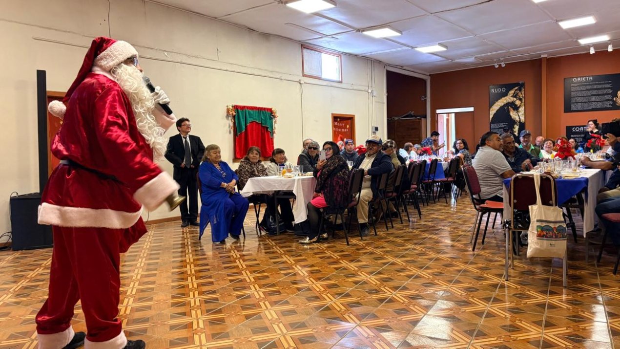 /pucobre-compartio-emotivo-desayuno-navideno-con-adultos-mayores-del-hogar
