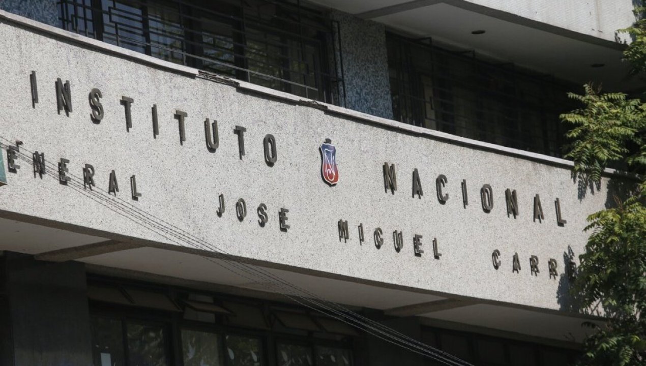 /actualidad/violentos-incidentes-en-el-instituto-nacional-dejan-profesoras-agredidas-y