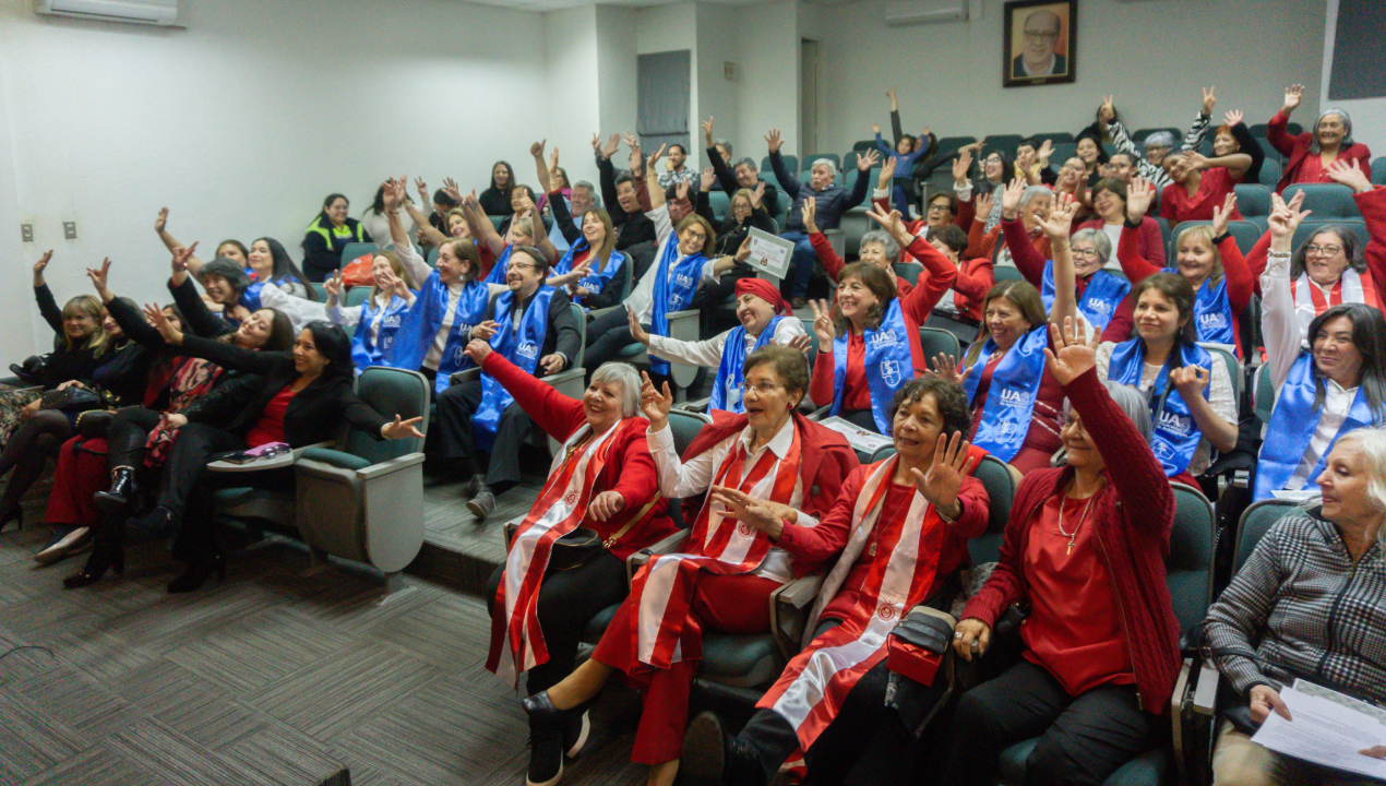 /matronas-y-matrones-ochenteros-de-la-ua-se-reunen-para-renovar-sus-votos