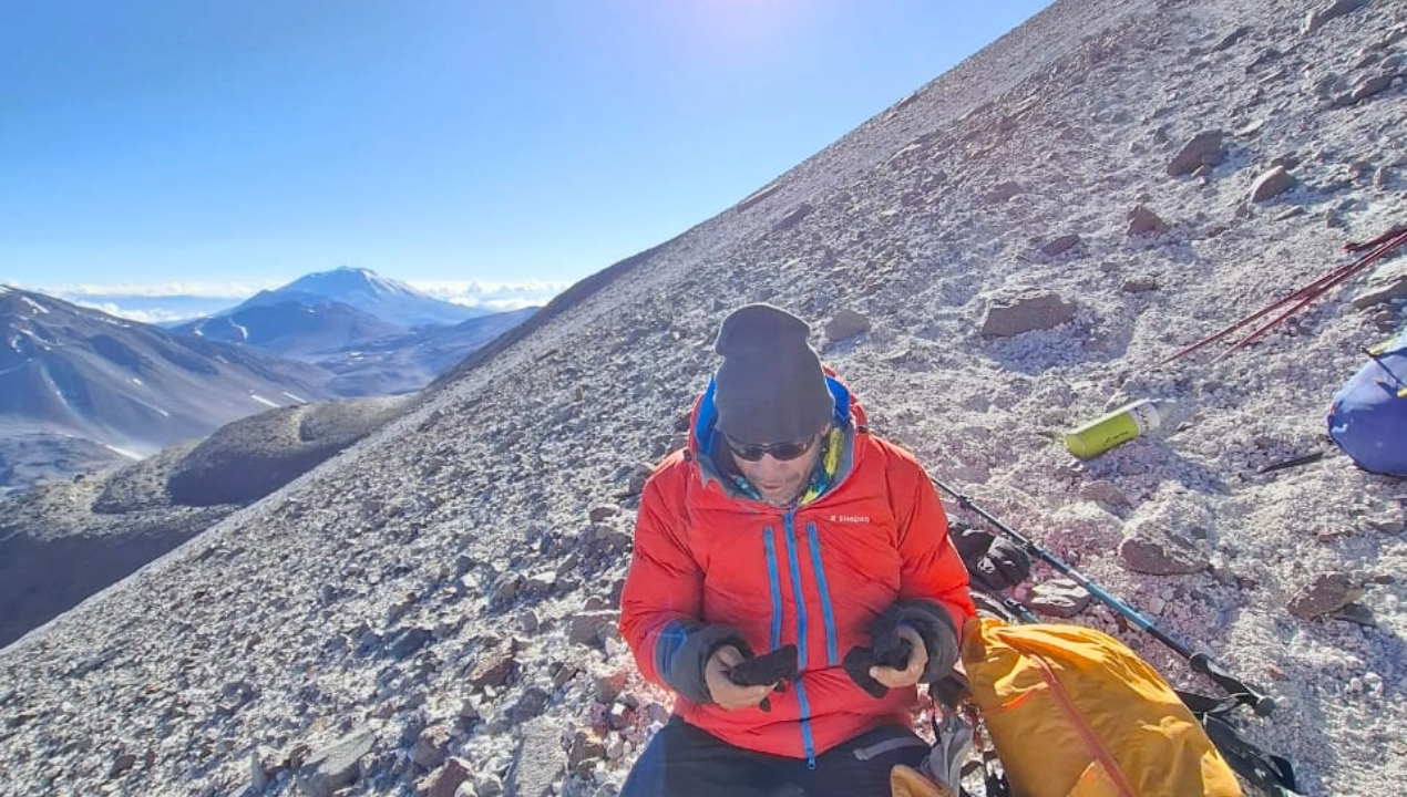 /investigadores-de-la-ua-analizan-microorganismo-extraidos-del-volcan-ojos