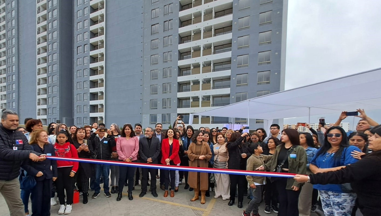 /antofagasta-entregan-57-departamentos-del-conjunto-habitacional-puerto